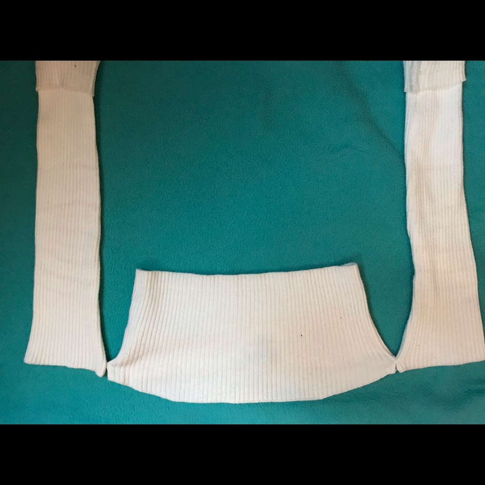 Cropped off the Shoulder long sleeve shirt